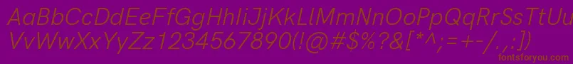 HkgroteskLegacyitalic-Schriftart – Braune Schriften auf violettem Hintergrund