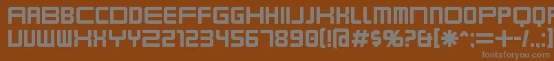 Karnivore-fontti – harmaat kirjasimet ruskealla taustalla