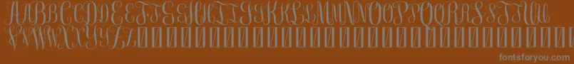 FreemonogramBeta0.5-Schriftart – Graue Schriften auf braunem Hintergrund