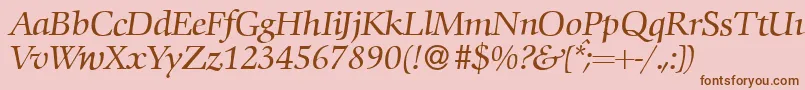 フォントC792RomanItalic – ピンクの背景に茶色のフォント