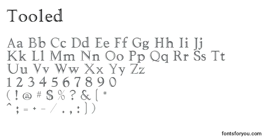 Czcionka Tooled – alfabet, cyfry, specjalne znaki