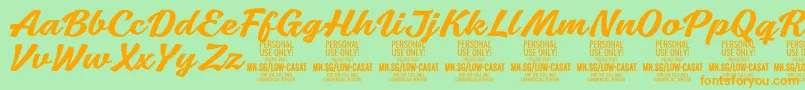 フォントLowcasatmedPersonalUse – オレンジの文字が緑の背景にあります。