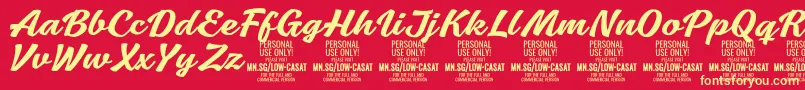 LowcasatmedPersonalUse-fontti – keltaiset fontit punaisella taustalla