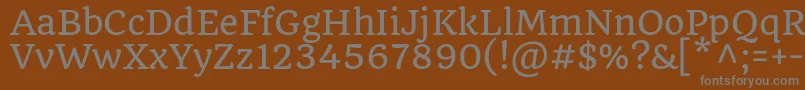 Saiba mais sobre a fonte QuandoRegular Fonte QuandoRegular – fontes cinzas em um fundo marrom