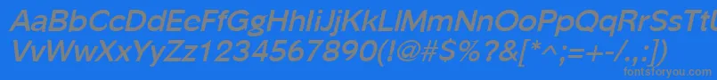 PhinsterBoldItalic-fontti – harmaat kirjasimet sinisellä taustalla