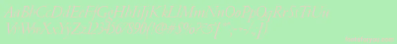 PfgaramondClassicItalic-fontti – vaaleanpunaiset fontit vihreällä taustalla