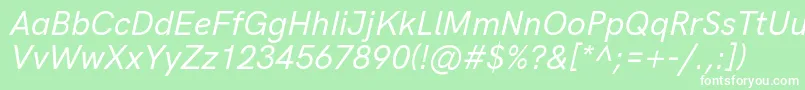 Шрифт HkgroteskMediumlegacyitalic – белые шрифты на зелёном фоне