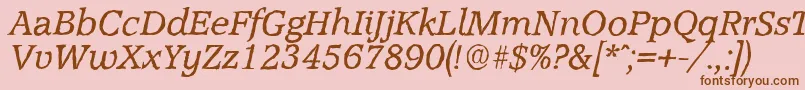 AccoladeantiqueItalic-fontti – ruskeat fontit vaaleanpunaisella taustalla