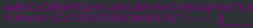fuente Altehaasgroteskregular – Fuentes Moradas Sobre Fondo Negro