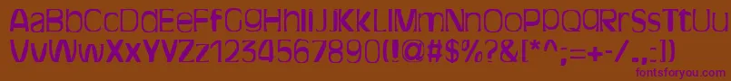 Czcionka BitchenRegular – fioletowe czcionki na brązowym tle