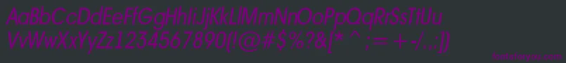 Czcionka AAvantetcknrItalic – fioletowe czcionki na czarnym tle