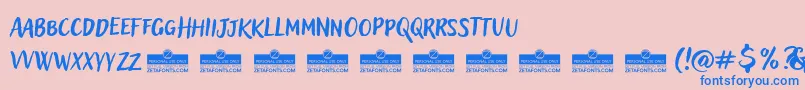En savoir plus sur la police AdleryProBlockletterTrial Police AdleryProBlockletterTrial – polices bleues sur fond rose