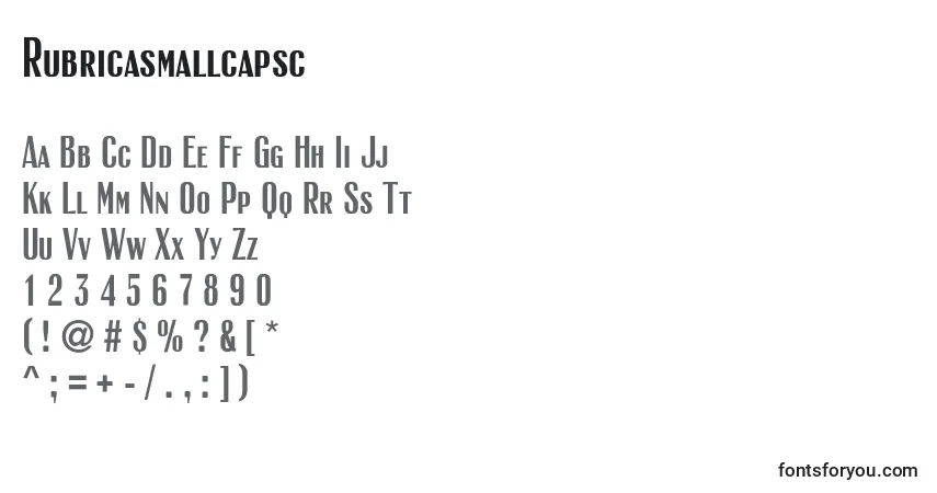 A fonte Rubricasmallcapsc – alfabeto, números, caracteres especiais