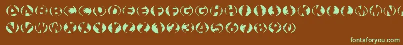 フォントWoodcuttedcapsinversfs – 緑色の文字が茶色の背景にあります。