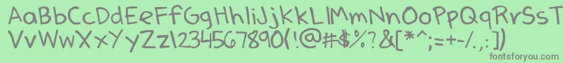 DenneSSummer-fontti – harmaat kirjasimet vihreällä taustalla