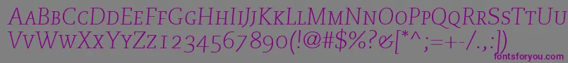 PmnCaecilia46LightItalicSmallCapsOldstyleFigures-Schriftart – Violette Schriften auf grauem Hintergrund