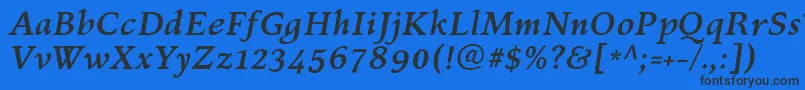 Czcionka KelvinchBolditalic – czarne czcionki na niebieskim tle