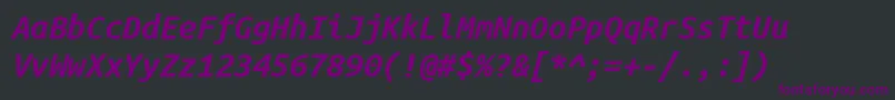 Czcionka UbuntuMonoBoldItalic – fioletowe czcionki na czarnym tle