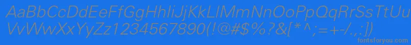 Weitere Informationen zur UniverslightcItalic-Schriftart UniverslightcItalic-Schriftart – Graue Schriften auf blauem Hintergrund