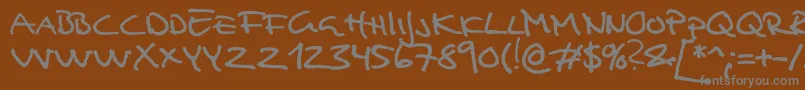 Fonte Analfabet – fontes cinzas em um fundo marrom