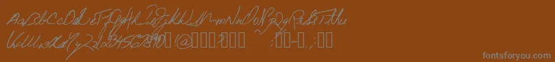 Fonte BeneathTheFloorboards – fontes cinzas em um fundo marrom