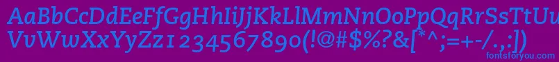 PmnCaecilia76BoldItalicOldstyleFigures-fontti – siniset fontit violetilla taustalla