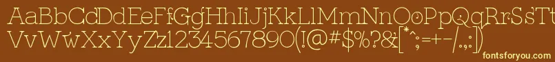 KingthingsSerifiqueUltraLight-fontti – keltaiset fontit ruskealla taustalla