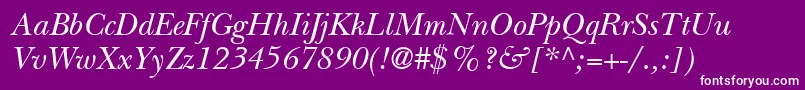 Fonte ItcNewBaskervilleLtItalic – fontes brancas em um fundo violeta