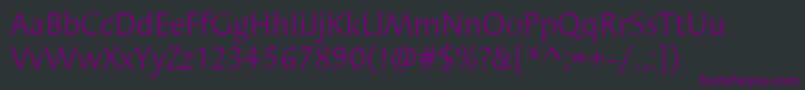 SyndorItcBook-Schriftart – Violette Schriften auf schwarzem Hintergrund