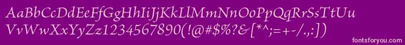 BriosoproItalic-fontti – vaaleanpunaiset fontit violetilla taustalla