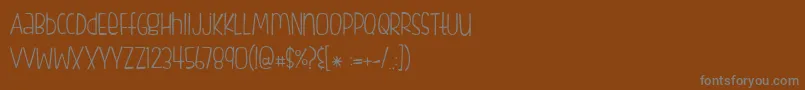 FishfingersLight-fontti – harmaat kirjasimet ruskealla taustalla