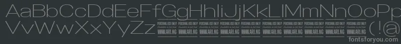 SpecifypersonalExplight-fontti – harmaat kirjasimet mustalla taustalla