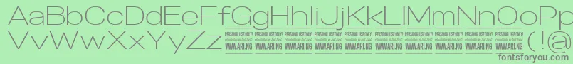 SpecifypersonalExplight-Schriftart – Graue Schriften auf grünem Hintergrund