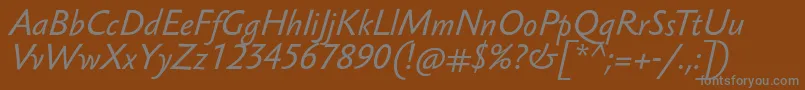 SebastiantextucfItalic-Schriftart – Graue Schriften auf braunem Hintergrund