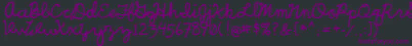 Czcionka UcuCharlesScript – fioletowe czcionki na czarnym tle