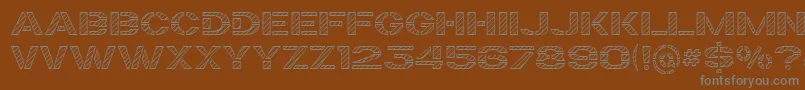 TrafaretKitHatched-fontti – harmaat kirjasimet ruskealla taustalla