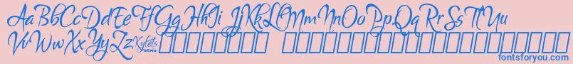 Czcionka KyletsDemo – niebieskie czcionki na różowym tle