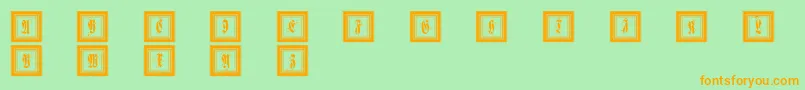フォントFramedfraxcaps – オレンジの文字が緑の背景にあります。