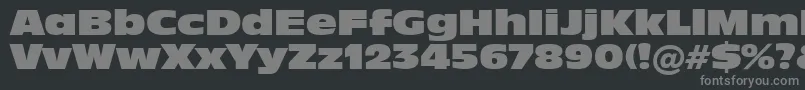 Incised901NordBt-fontti – harmaat kirjasimet mustalla taustalla