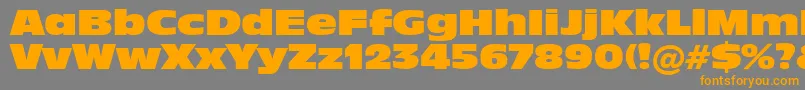 フォントIncised901NordBt – オレンジの文字は灰色の背景にあります。