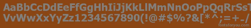UkijInchikeBold-fontti – harmaat kirjasimet ruskealla taustalla