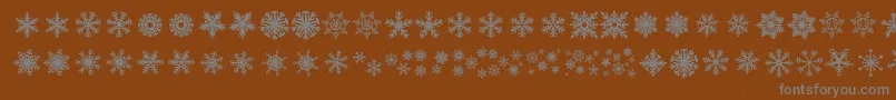 DhSnowflakes-Schriftart – Graue Schriften auf braunem Hintergrund