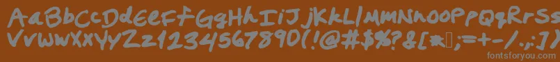 Prestonswriting-fontti – harmaat kirjasimet ruskealla taustalla