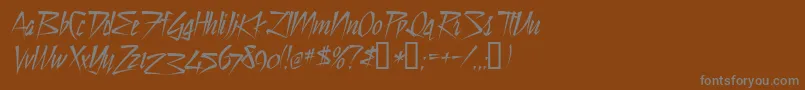 StilltCyrD-fontti – harmaat kirjasimet ruskealla taustalla