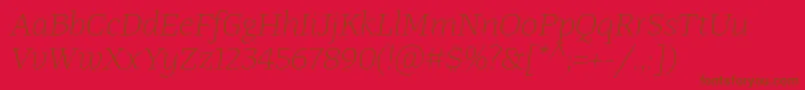 TangerserifwideulLightitalic-Schriftart – Braune Schriften auf rotem Hintergrund