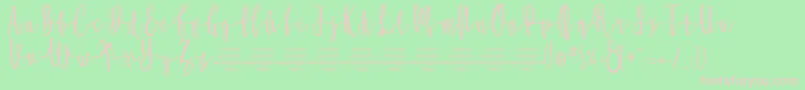 MollucaFree-fontti – vaaleanpunaiset fontit vihreällä taustalla