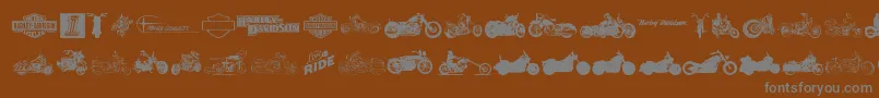 HarleyDavidson-Schriftart – Graue Schriften auf braunem Hintergrund