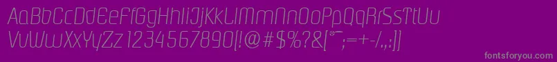 Weitere Informationen zur PasadenaserialXlightItalic-Schriftart PasadenaserialXlightItalic-Schriftart – Graue Schriften auf violettem Hintergrund