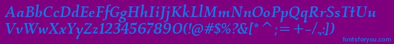 KallosItcMediumItalic-fontti – siniset fontit violetilla taustalla