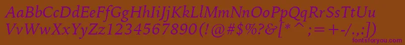 BitstreamIowanOldStyleItalicBt-Schriftart – Violette Schriften auf braunem Hintergrund